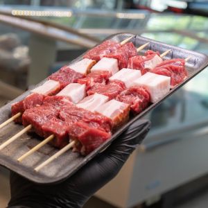 espetinho carne c/bacon